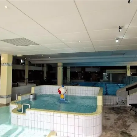 Emilia - Einzigartige Lage, Pools, Sauna Apartmán