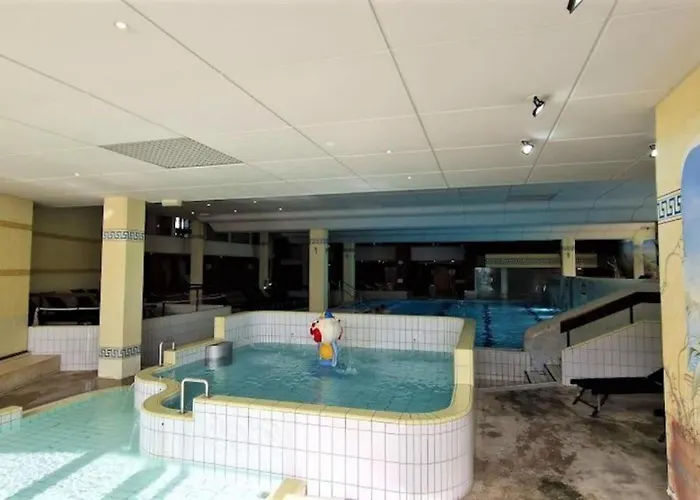Emilia - Einzigartige Lage, Pools, Sauna Apartment